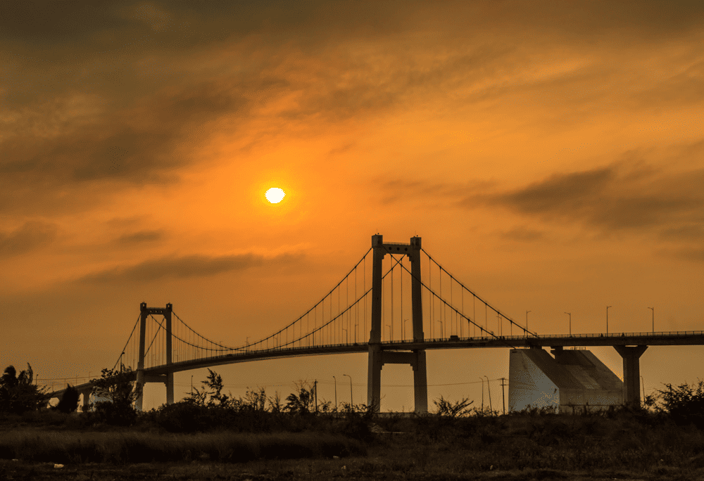 Thuan Phuoc Bridge provides a fantastic backdrop for great photos (Source: Canva)